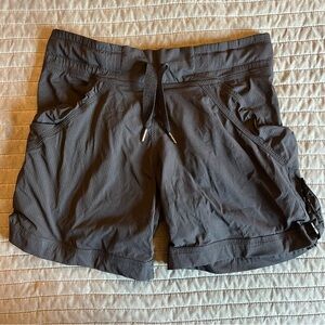 Lululemon Size 4 Dance Studio Shorts in Black